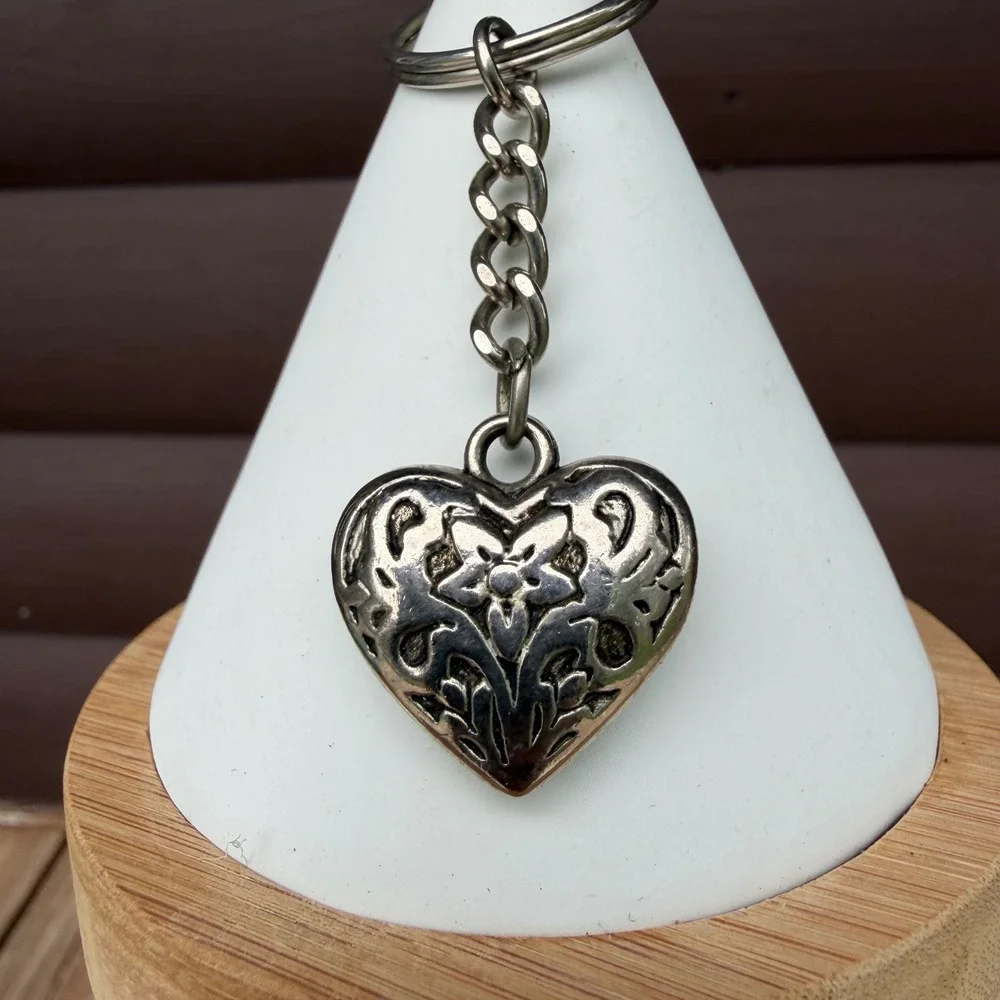 Vintage Style Filigree Puffy Heart Keychain Silver Tone Floral Design Accessory